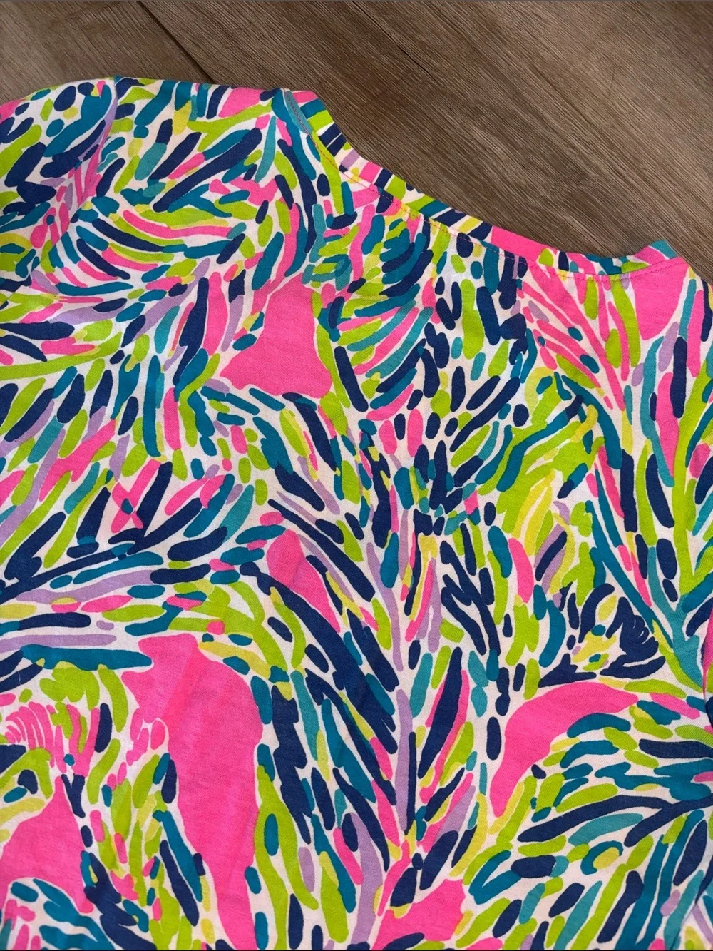 Lilly Pulitzer Michele V-Neck Top In "Palm Reader" Print - Picture 10 of 11